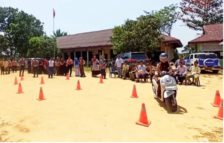 Satlantas Polres Kampar Dan PT Capella Honda Ajak Pelajar Jadi Generasi Cari Aman